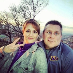 "Uy, la pena, mis tatas en Face" ... "mmm si, por que tus fotos jugando de modelo en el baño son muy cool"