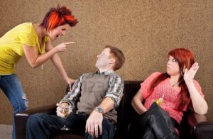 Tu hermana mis… (foto de 123rf.com)